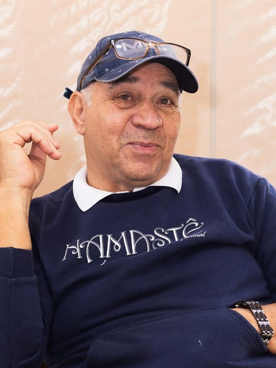Retrato de Osmar Barros, instrutor de direção em Sumaré-SP